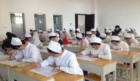 当年包分配的“定向医学生”，如今过得怎么样，过来人表示很后悔