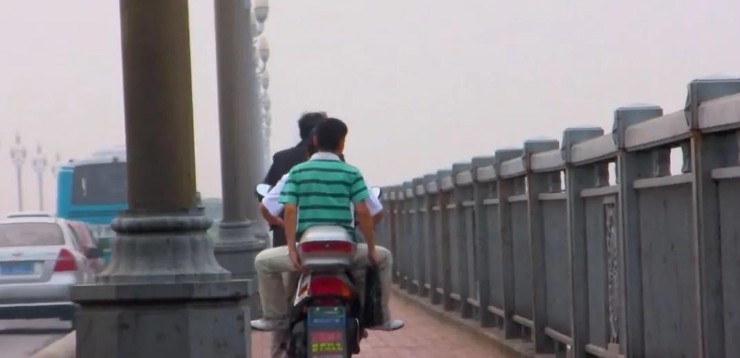 60岁大爷救起轻生男子,68岁大爷长江救人