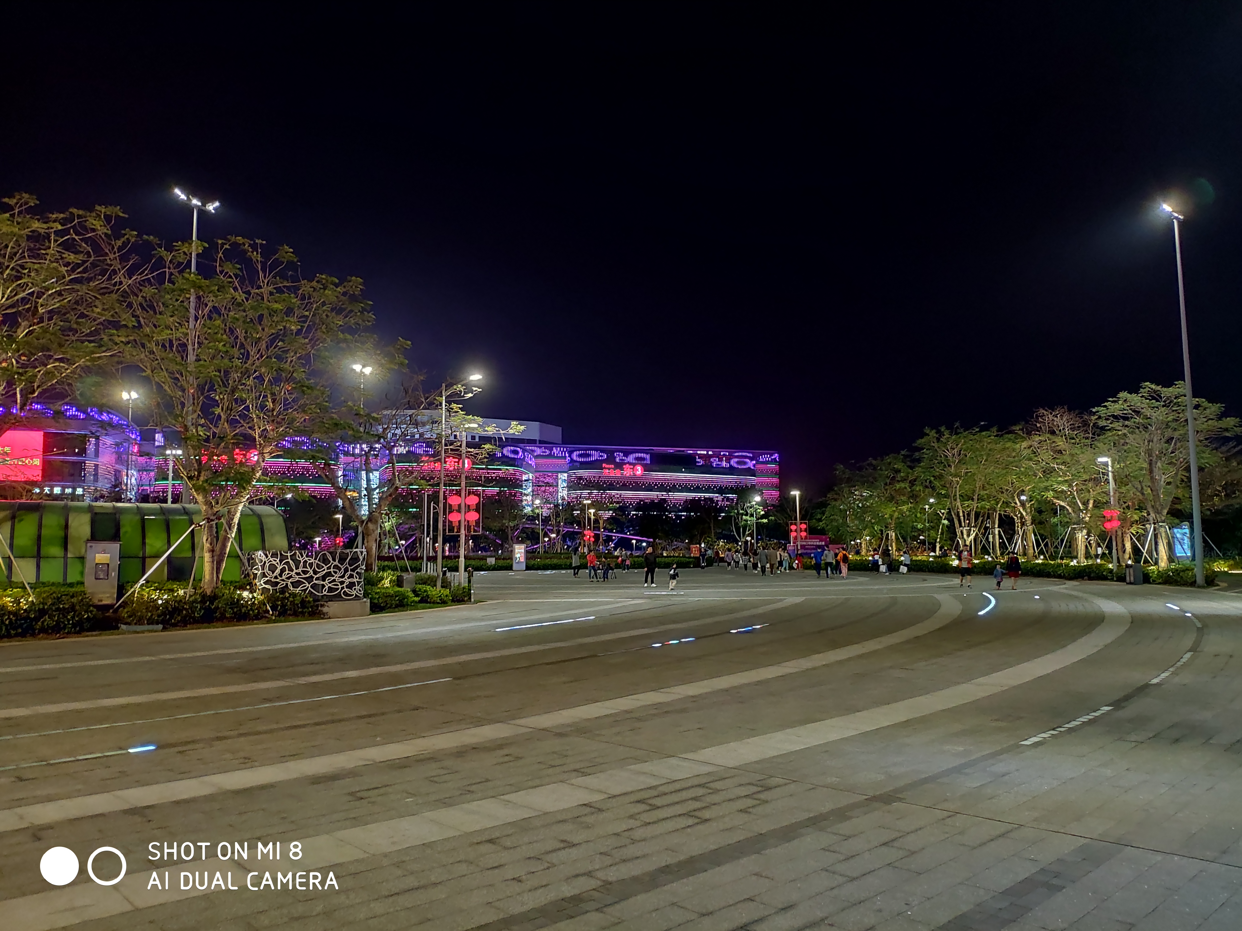 小米8的拍照怎么样？夜拍海口万绿园毫无压力