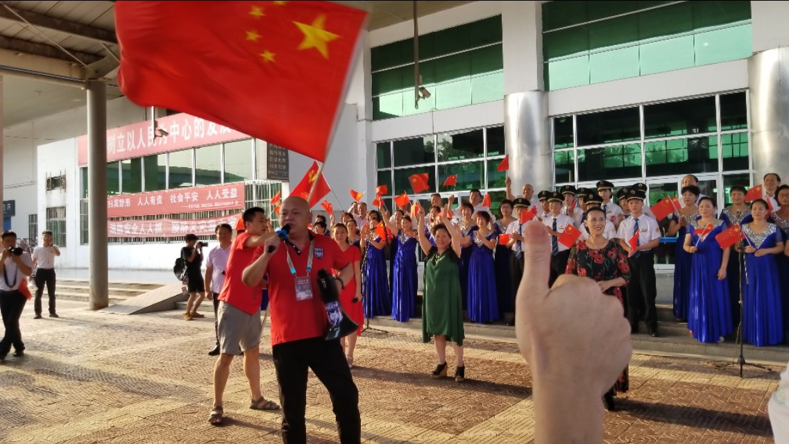 中甲第23轮:《中国万岁,我是护旗手》红动渭南火车站