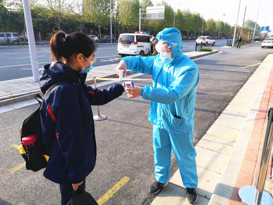 各学校开学第一天的报到情况,开学第一天的视频幼儿