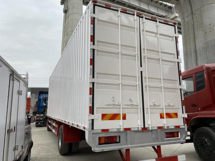 按轴收费价格表高速,豪沃tx新款6米8报价