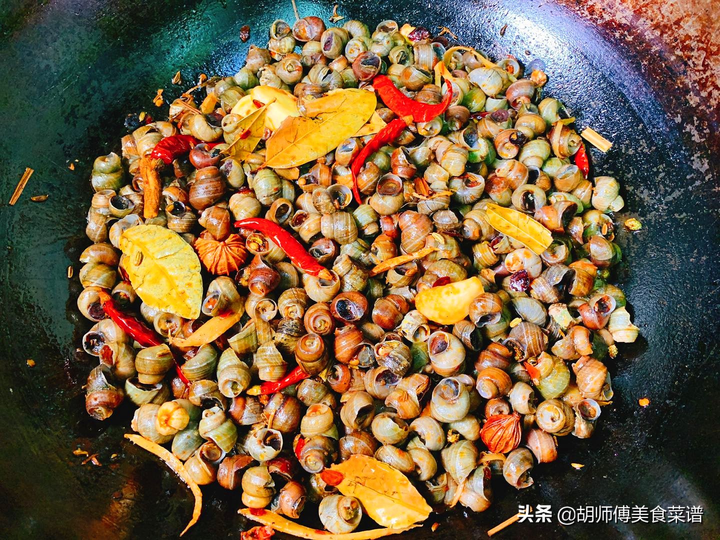 田螺洗出来水绿色,田螺洗干净后还是沙沙的