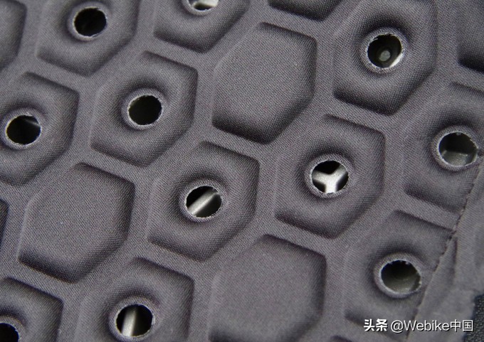 下雨天摩托车必备装备,骑摩托车下雨天必备神器