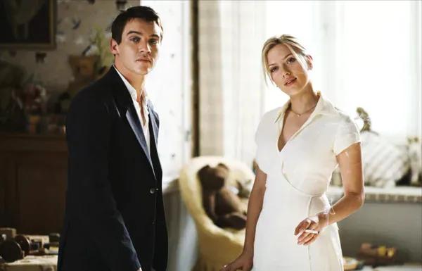 瑜伽服后面的球,瑜伽服后面蝴蝶结