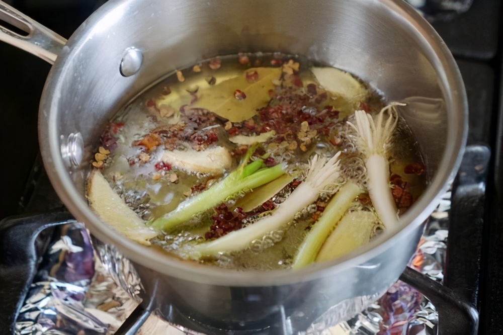 正确做辣椒油的方法,辣椒油怎么做才可以做到又辣又香