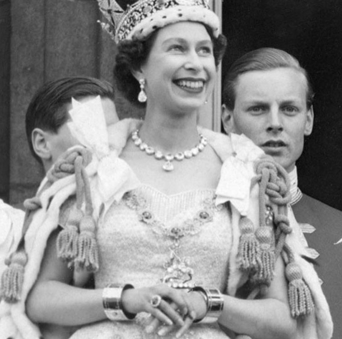 英国女王皇冠上的红宝石戒指,英国皇室戒指蓝宝石