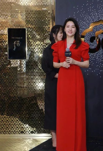 李英爱古装美照,李英爱惊艳深v礼服