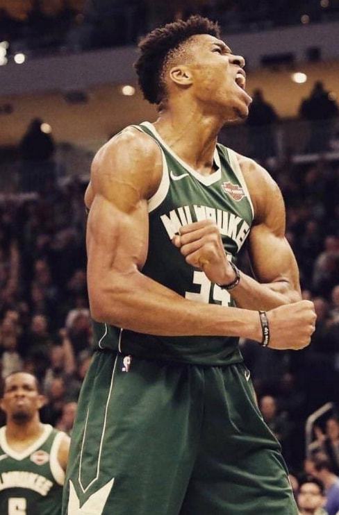 字母哥穿球衣像紧身衣,字母哥肌肉变化史