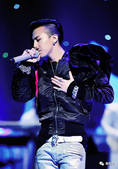 权志龙和jennie约会穿什么鞋,权志龙与jennie的穿搭