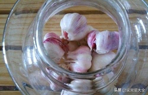 腌糖醋蒜一斤大蒜要放多少醋呢,腌糖蒜用多少盐和醋
