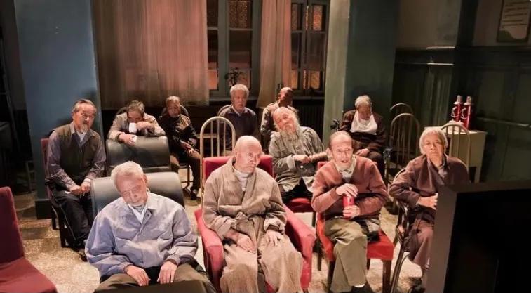 变老是每个人必须经历的,变老是对自己最大的尊重