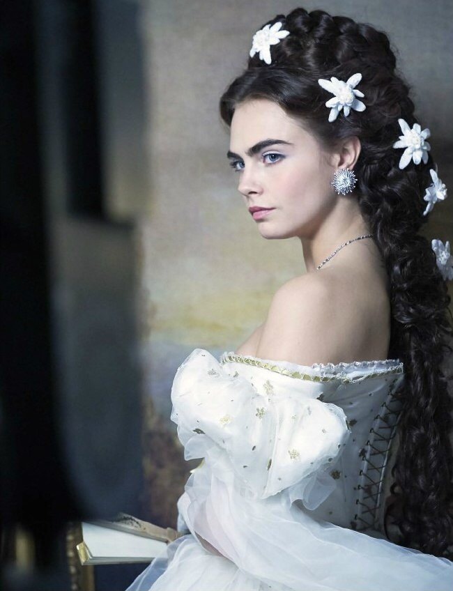 甜!英国贵族超模爱上美国女演员,机场热吻,狂撒狗粮