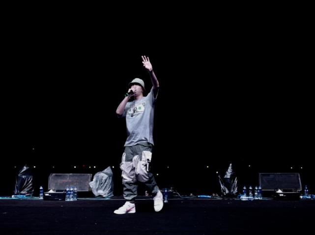 jonyj绌挎惌,jonyj绌挎惌椋庢牸