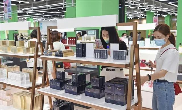 跨境电商入驻万达广场,五万平方米的购物广场