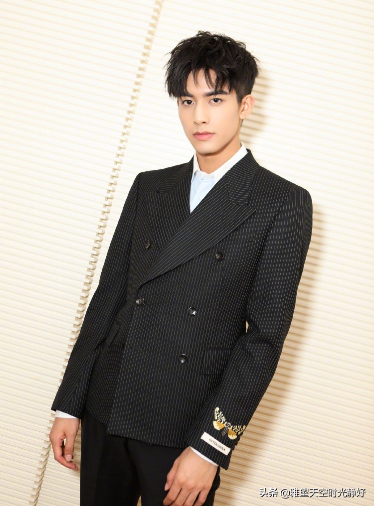 痞帅风男明星壁纸黑色,黑色西装壁纸