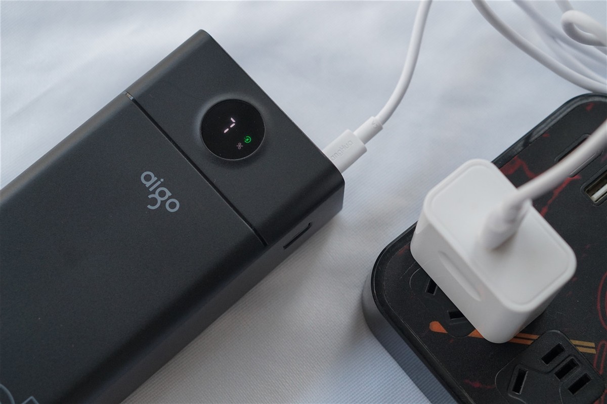 aigo充电宝20000毫安,aigo双向快充10000mah充电宝