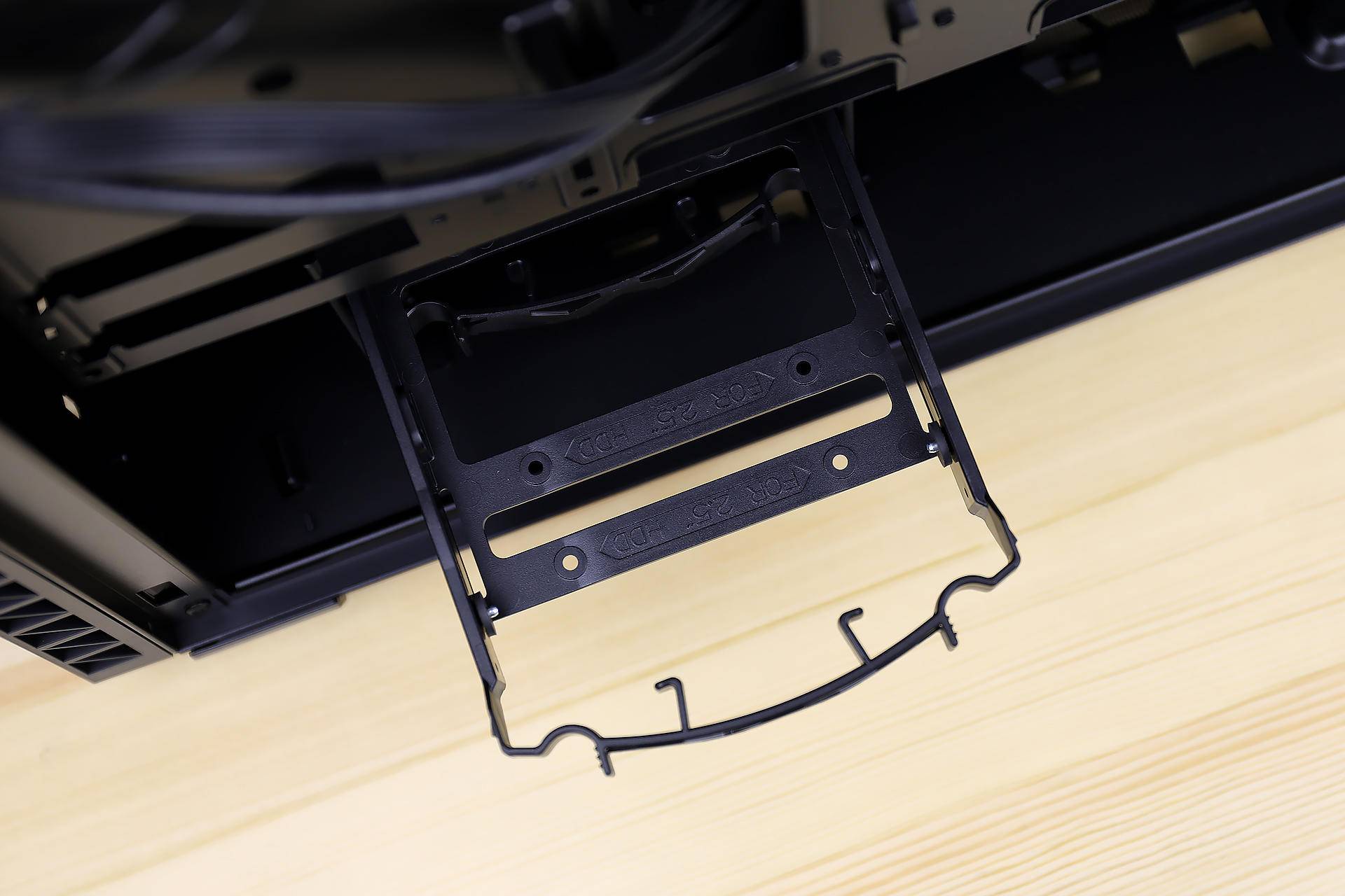 颜值、空间、散热，统统都有，迎广216中塔式机箱体验