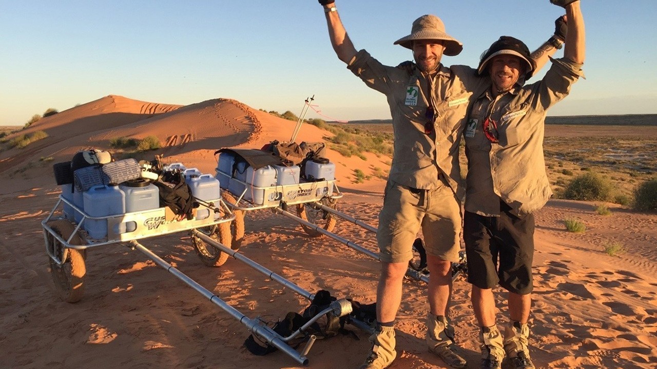 沙漠迷路解决方法,沙漠里迷路了应该怎么走出去