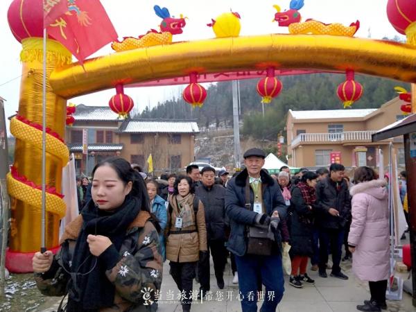 上周日，房县这个地方迎来上千人！买嗨了，玩爽了……