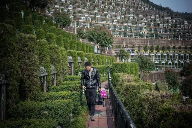 闲鱼上的扫墓人：并不只是一桩生意