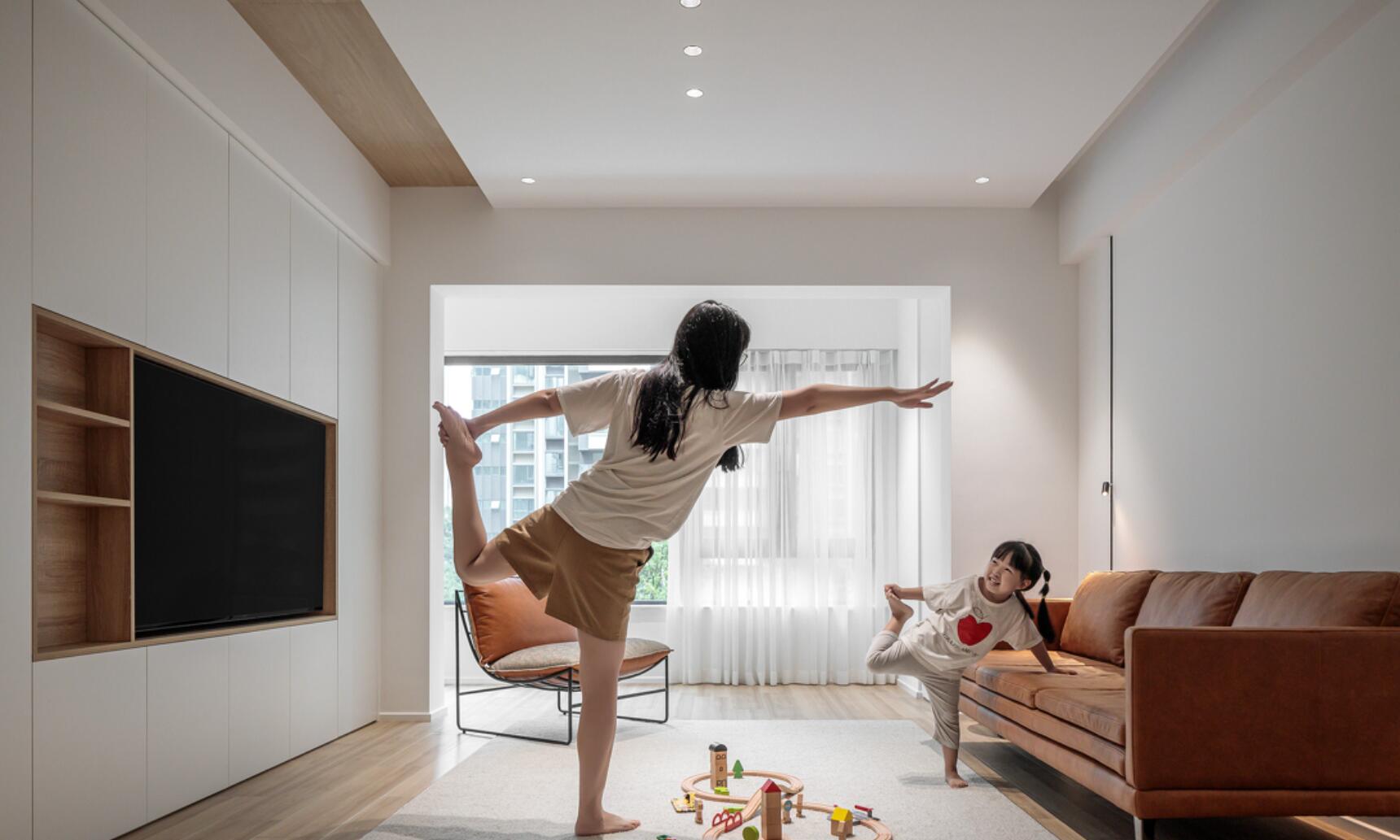 一家三口生活简约风格,干净整洁的家需要一家人的自律