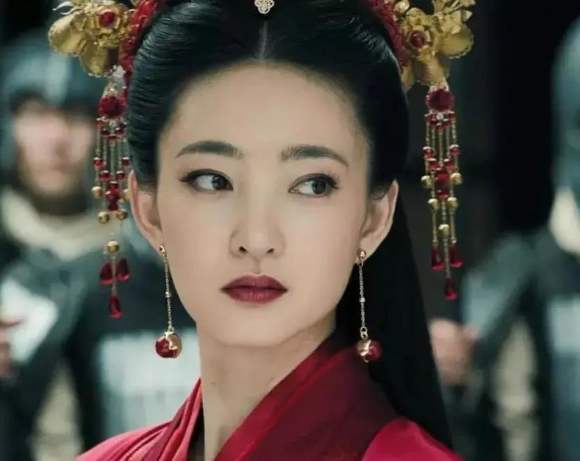 哪个男星演的狐狸精好看,长得像狐狸精的男明星