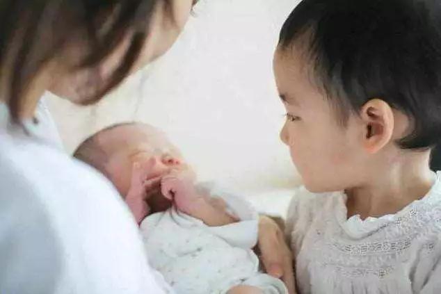 0到6个月轻松带娃技巧,0-3个月带娃神器外出