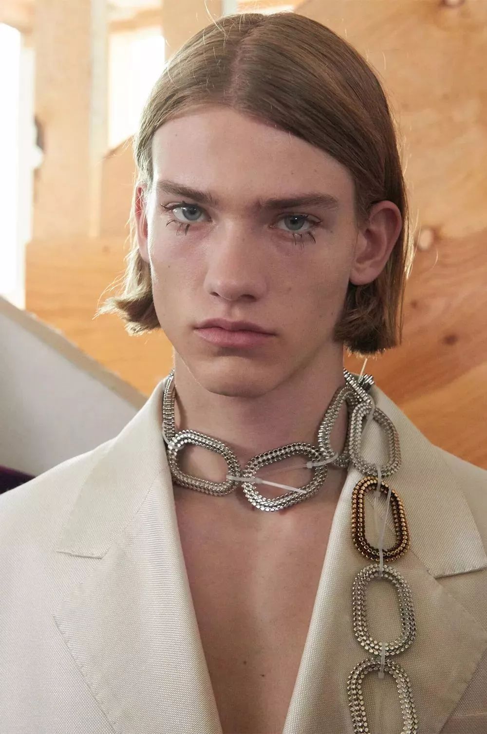 全球仅50多家店、年销售2亿欧元的Acne，门头竟然无LOGO？