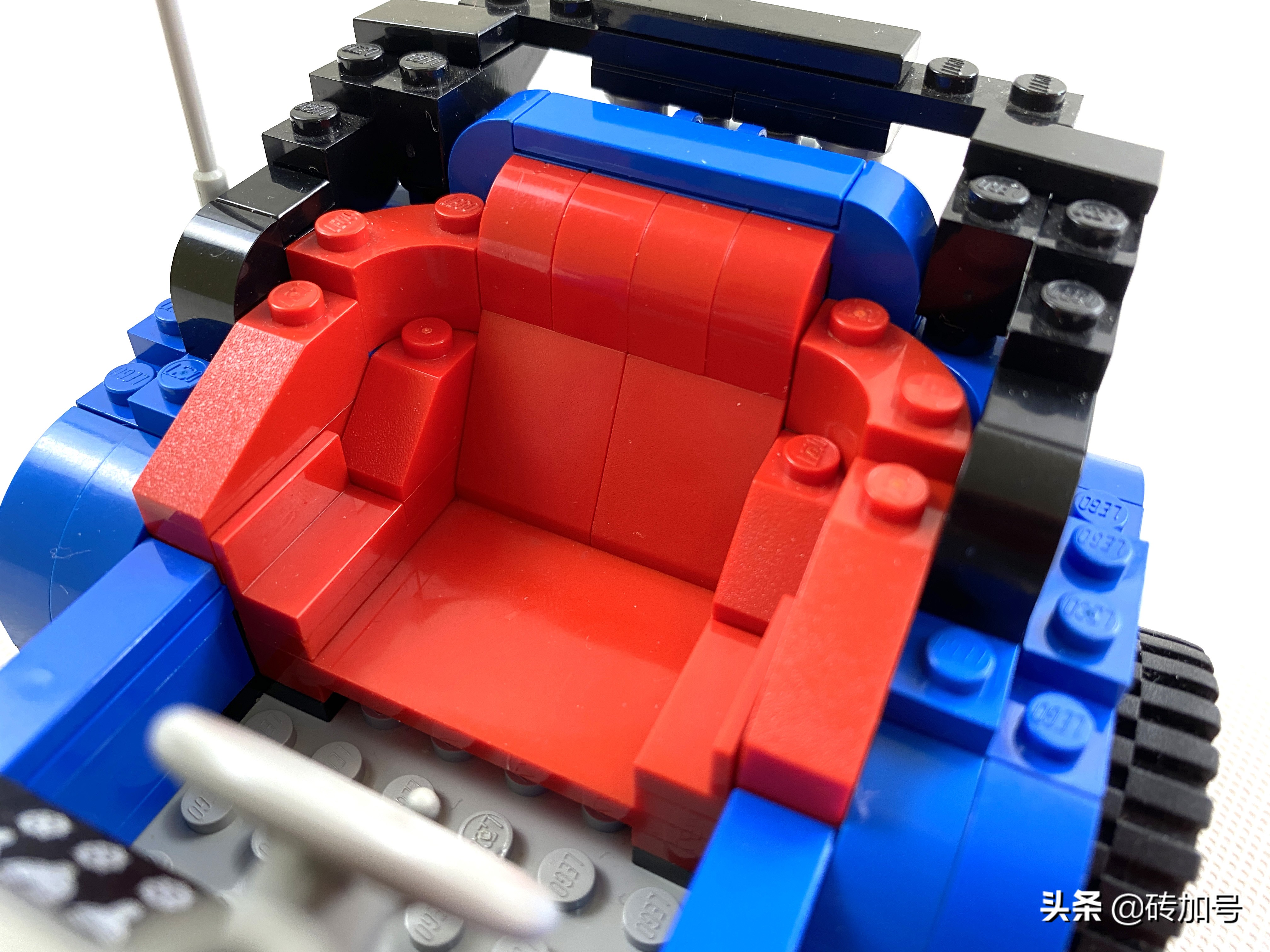 乐*官高**方出的少数几辆HotRod,借5541蓝色狂怒揭开尘封的模型小组