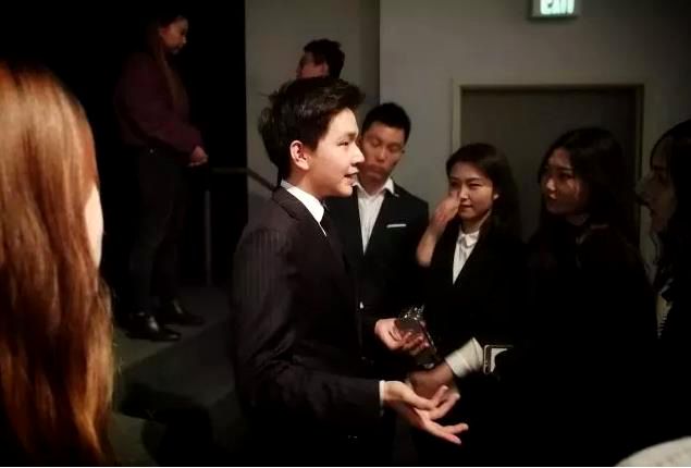 泰国首富侄孙谢承润,泰国首富谢承润开会视频