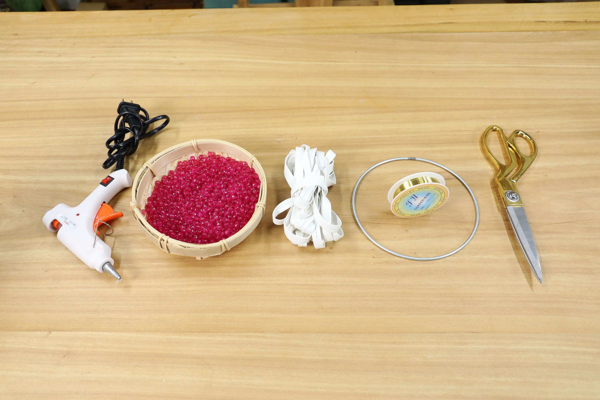 冬季也一样能赏樱花，原来竟是姑娘这样串出来的，真是别样风采