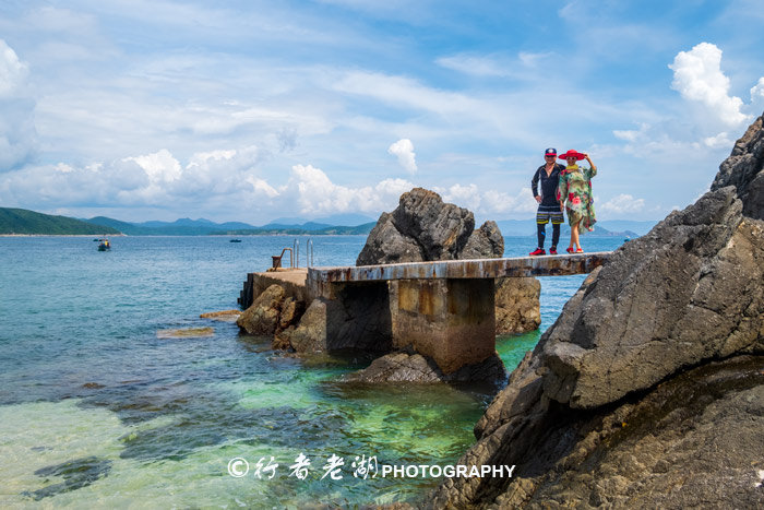 这个荒岛超多海胆和鲍鱼,但不能抓只能看,登岛还必须入境香港