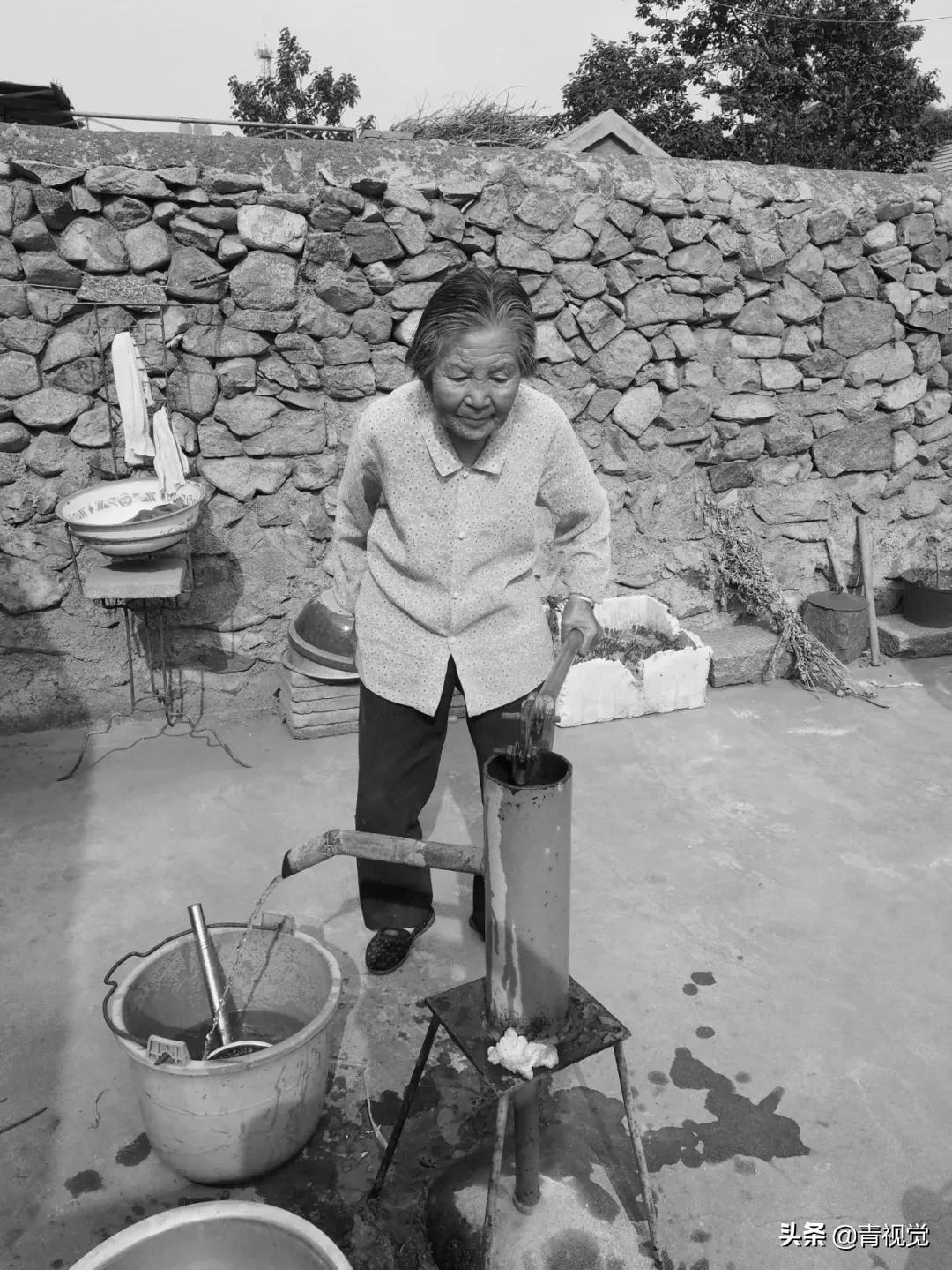 乡村记忆|院子里的那座压井