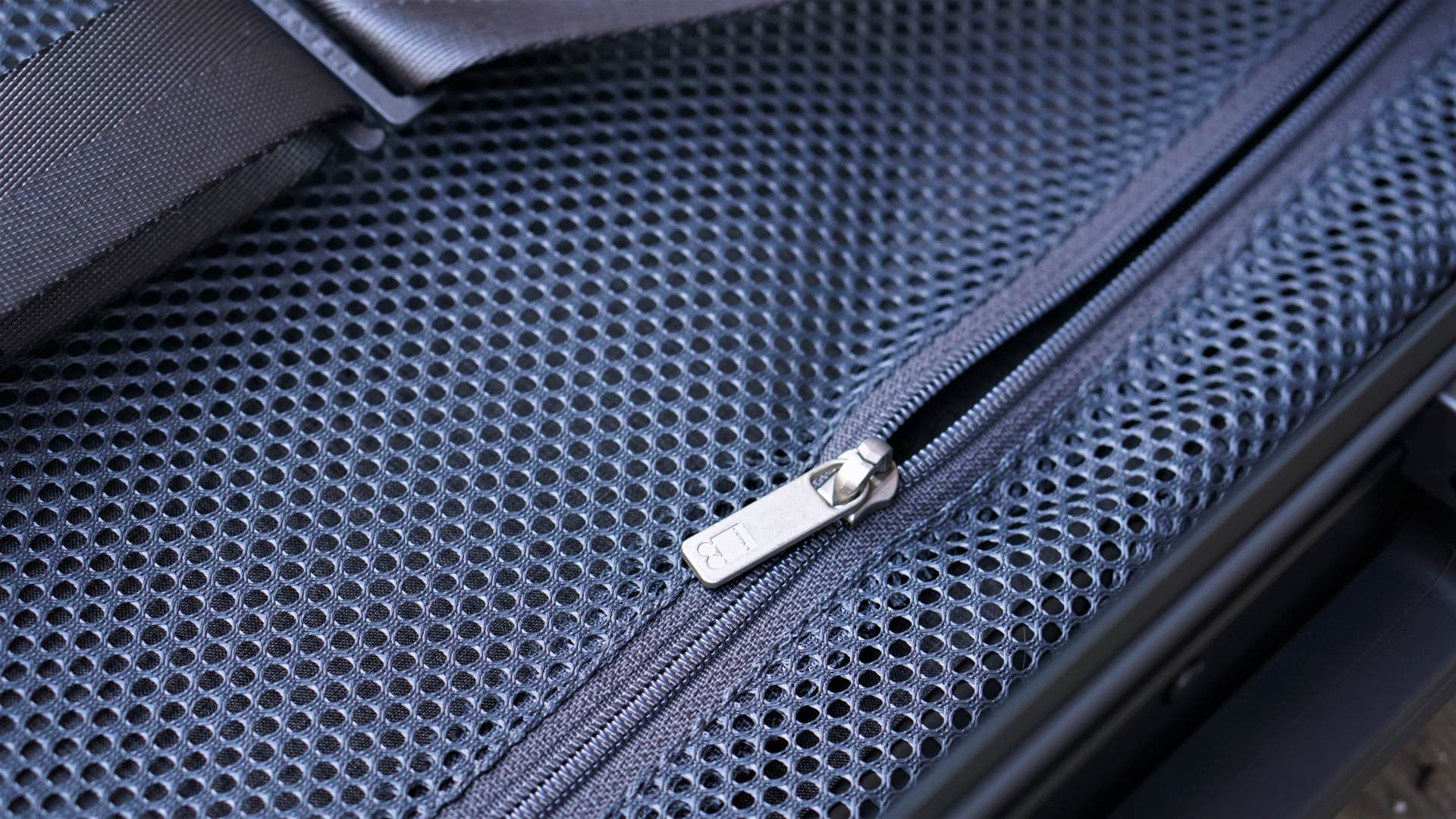 地平线8号行李箱24寸什么颜色好看,地平线8号行李箱和90分行李箱测评