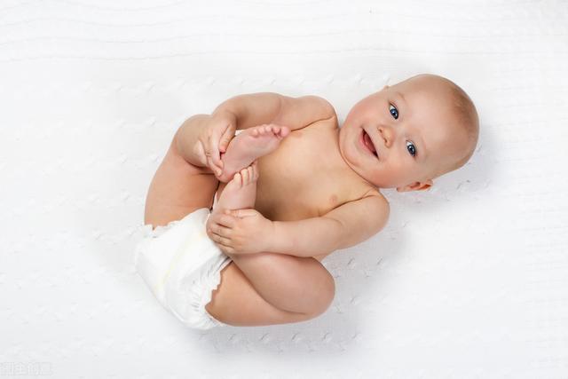 奶奶抱一个月婴儿不小心摔了,婴儿脑出血最危险的动作