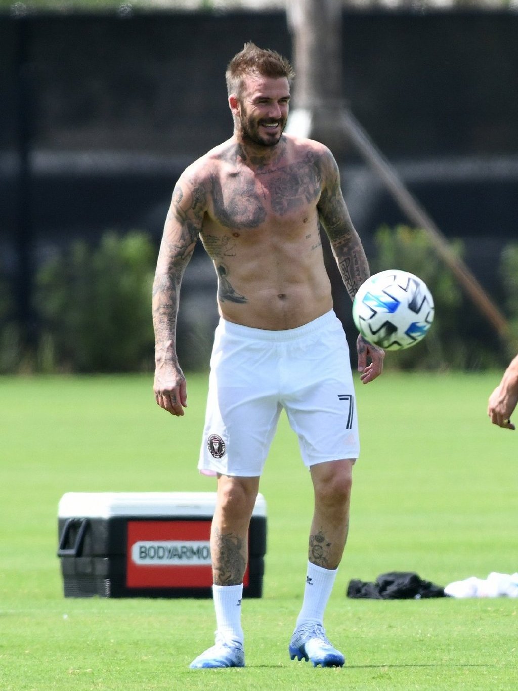 45岁贝克汉姆颜值巅峰,贝克汉姆三儿子肌肉