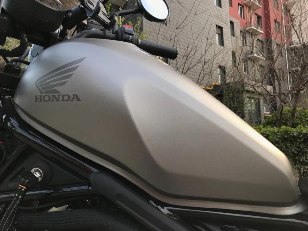 五羊本田cm500摩托车最新款,本田cm500和cm300区别