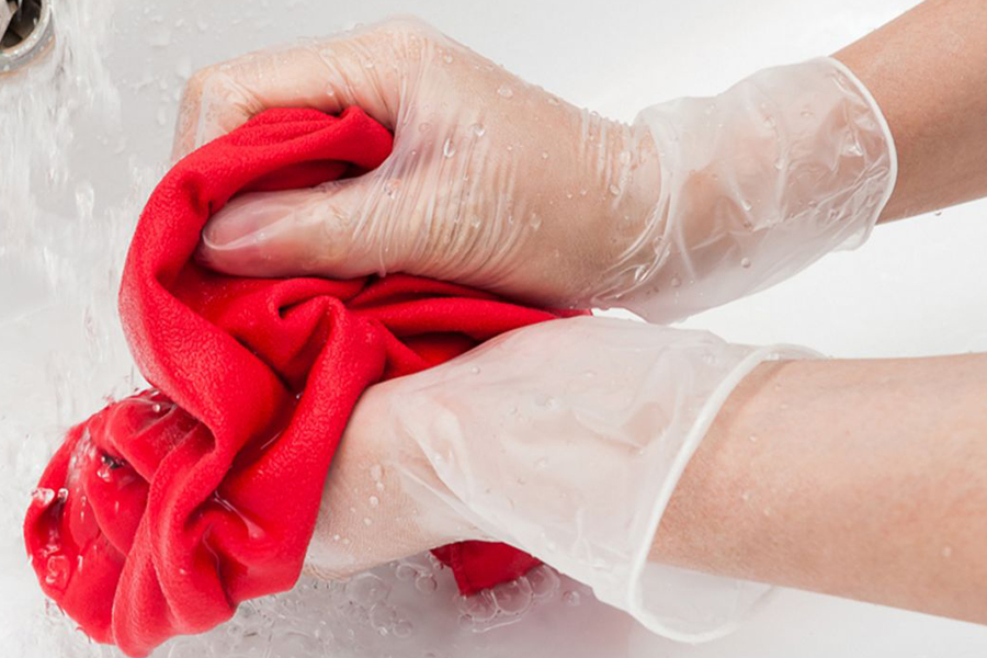 衣服上有油漆渍怎么清洗最有效,衣服染上油漆应该怎样去除