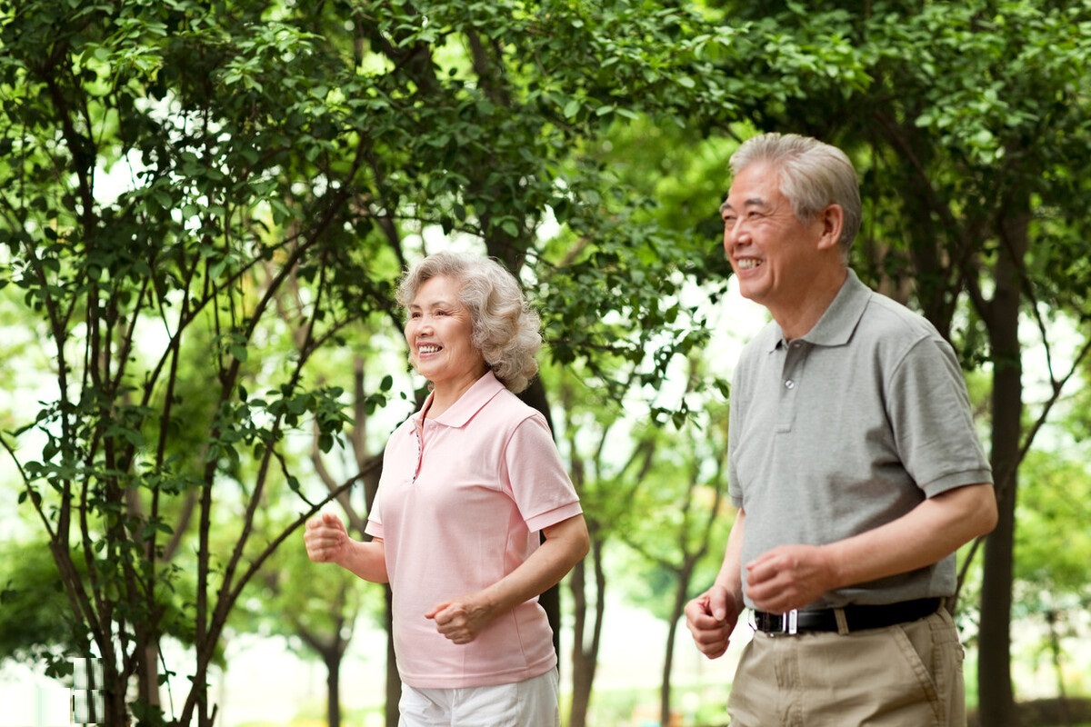 脑梗后遗症摔倒股骨颈骨折,老人脑梗后最后摔倒骨折能活多久