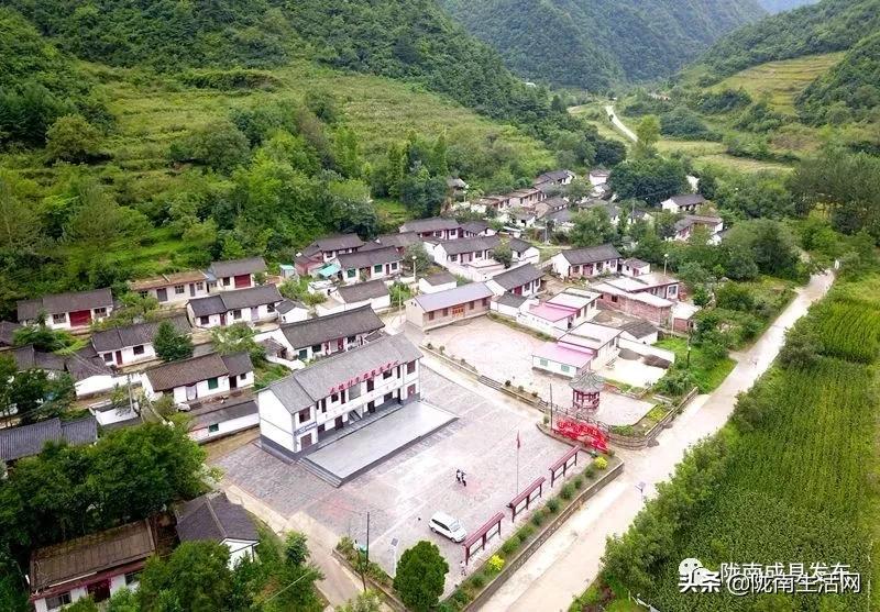 我叫成县，这是我2019年的自拍照