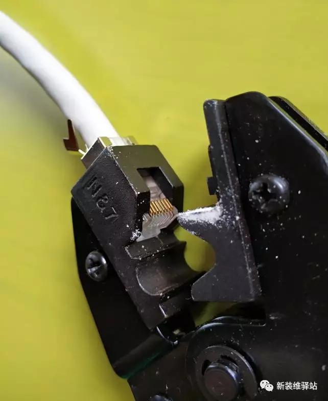 水晶头装线的方法,六类线免压水晶头怎么装