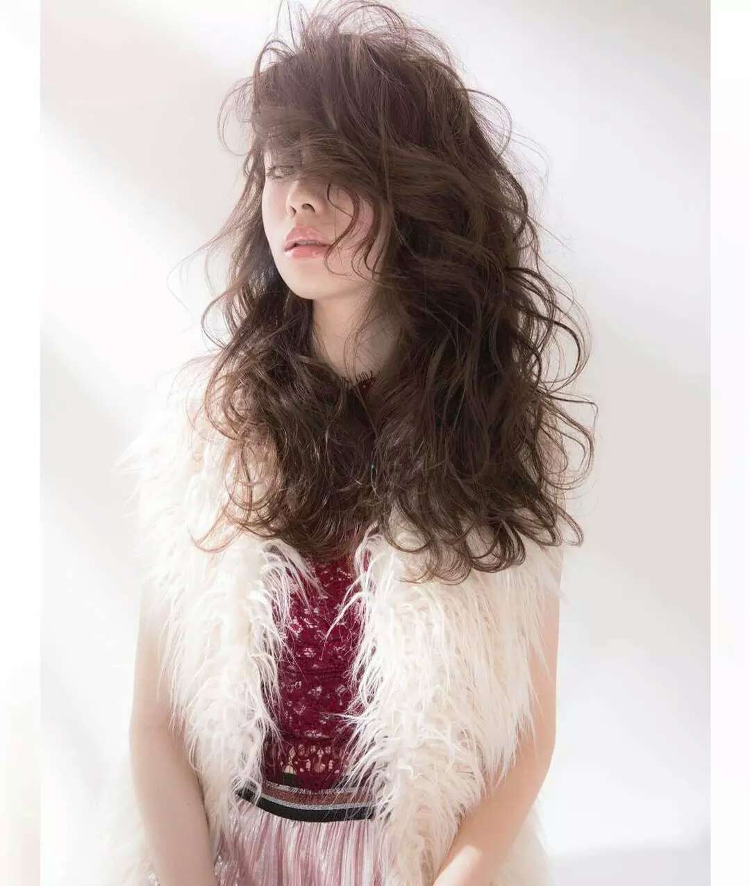 头发干枯如何在家养发呢,头发干枯在家怎样保养