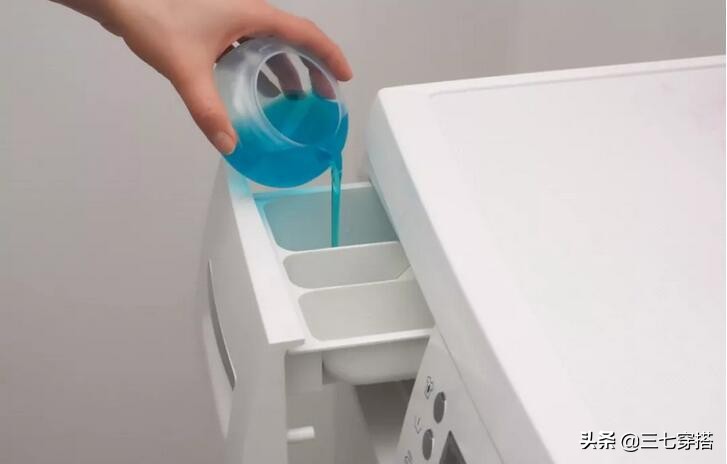 新买的衣服要怎么洗才不会掉色,新买的衣服掉色用什么洗最好