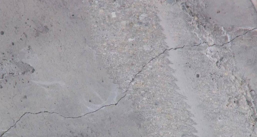 屋顶大面积漏水防水用什么涂料好,屋顶漏水用沃特浦防水怎么样