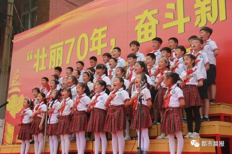 唐装、旗袍、英伦风,徐州各校的校服“秀”出新高度