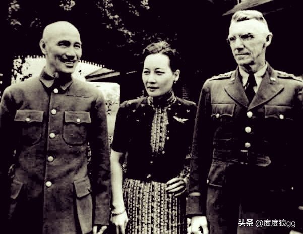 参谋长藐视总司令，老蒋为何两次撤换不动？史迪威：我有八个职务
