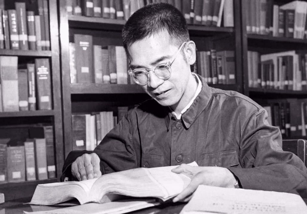 中国数学家陈景润的简介及故事,陈景润是怎么证明1+1=2的