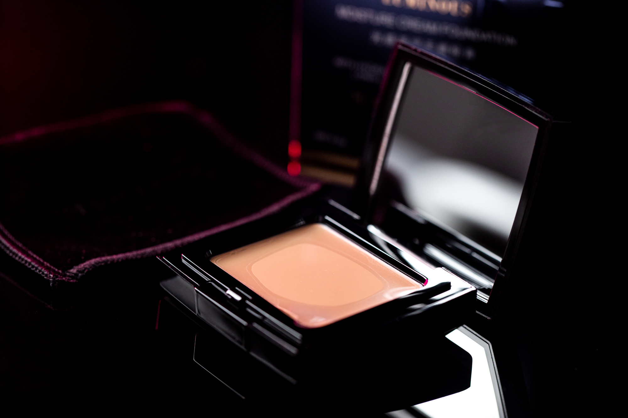 毛戈平将40岁刘晓庆变14岁!为中国人研制粉底,李佳琦直播卖空?