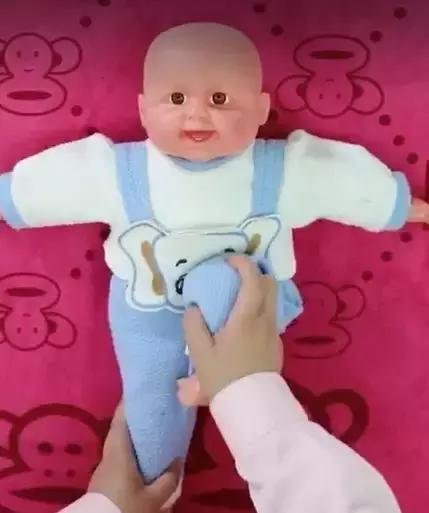 宝宝肚子胀气哭闹排气操,新生儿胀气哭闹时可以做排气操吗